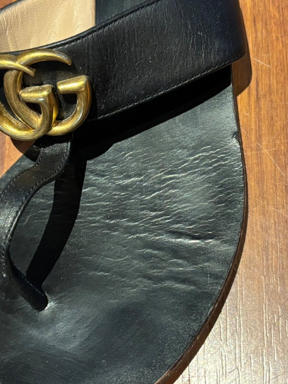 Gucci Marmont Black Leather Thong Sandals Gold GG Logo Size 37 - Picture 7 of 9